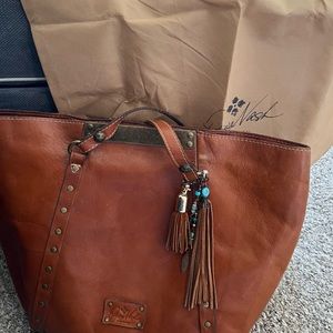 Patricia Nash Benvenito tote with dust bag like new.